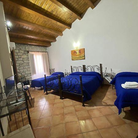 Affittacamere La Cartiera Palazzo Adriano Ngoại thất bức ảnh